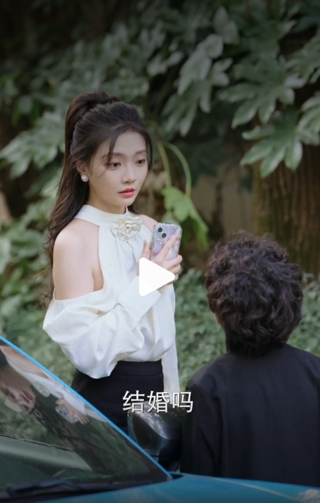 《頂級偏愛!媽咪,我找到爹地了》,故事講述葉笙笙與陸瑾辰意外發生關系後生下葉小寶。六年後,陸瑾辰得知並開始尋找孩子,期間葉笙笙與陸瑾辰漸漸生出情愫,葉小寶認祖歸宗,葉笙笙也母憑子貴過上了好日子。 《頂級偏愛!媽咪,我找到爹地了》,故事講述葉笙笙與陸瑾辰意外發生關系後生下葉小寶。六年後,陸瑾辰得知並開始尋找孩子,期間葉笙笙與陸瑾辰漸漸生出情愫,葉小寶認祖歸宗,葉笙笙也母憑子貴過上了好日子。