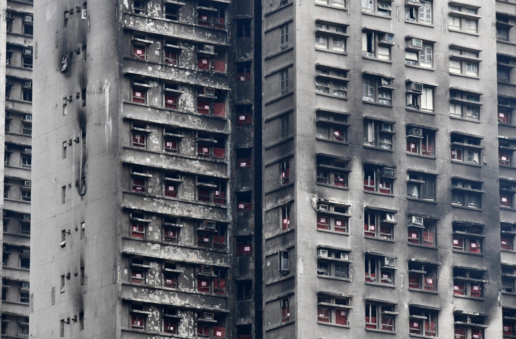 宏福苑大火發生近5個月，七幢大廈災民明日起（20日）分批上樓執拾物品，每户最多4人上樓，時限3小時。