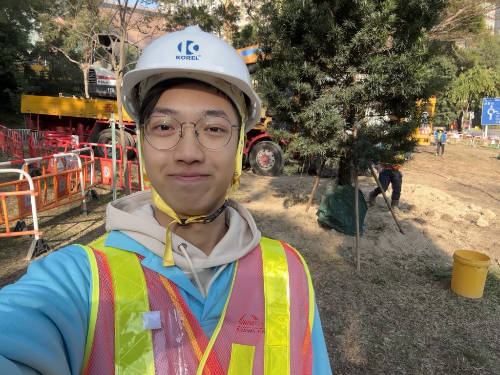 在隧道工程公司實習,給Kenny機會進一步了解渠務工程。 在隧道工程公司實習,給Kenny機會進一步了解渠務工程。