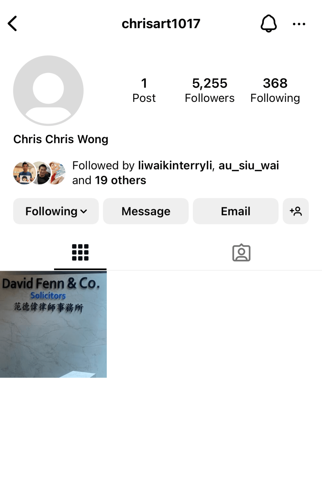 Chris的IG在本月2日，除書法及畫作被刪外，連profile pic亦消失不見。