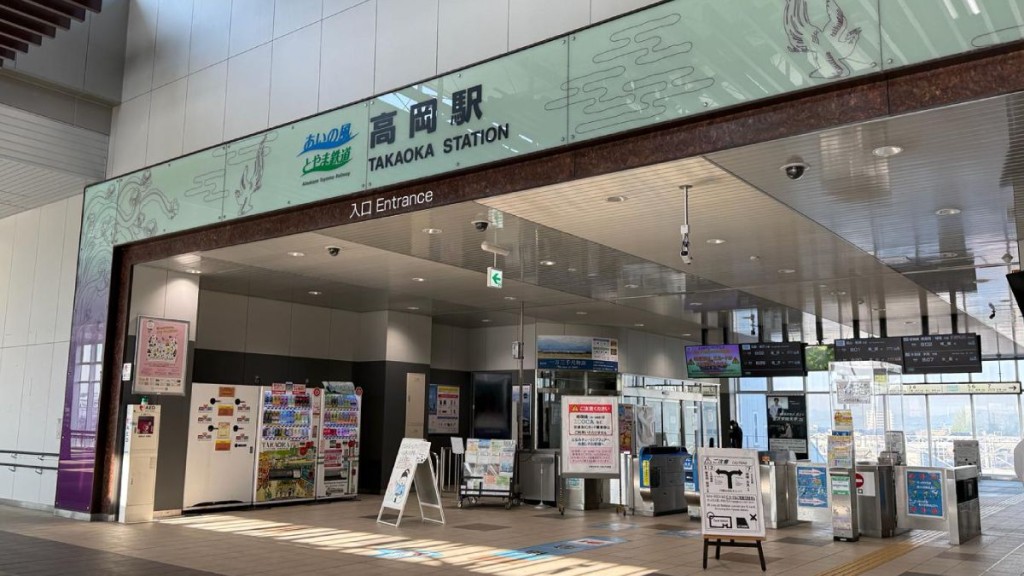 擁有570多年歷史的高岡市大法寺周六發生大火，有指正殿已被全部焚毀。讀者孫小姐提供照片