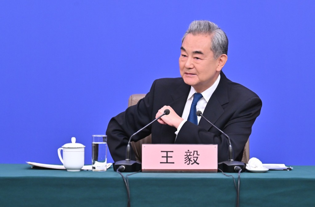 王毅说，拳头硬不等于道理硬。新华社