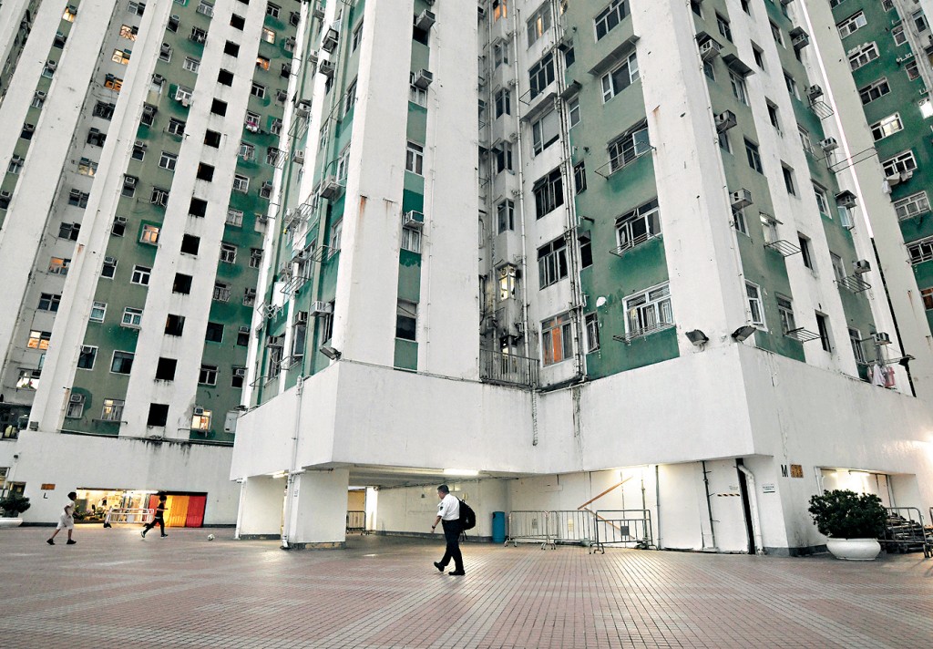 本地保安龍頭「國民警衞」服務荃威花園十多年,昨日傳出清盤結業。