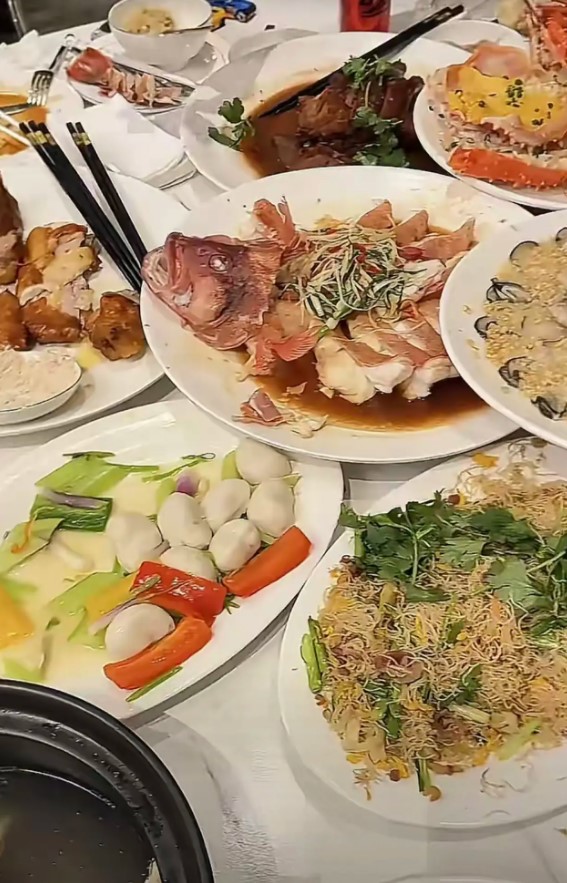 陳百祥飯局菜式名貴豐富。 陳百祥飯局菜式名貴豐富。