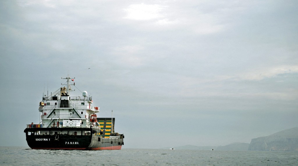 美国总统特朗普正式下令封锁所有进出伊朗港口的船只，封锁令已于香港时间周一（13日）晚上10时生效。