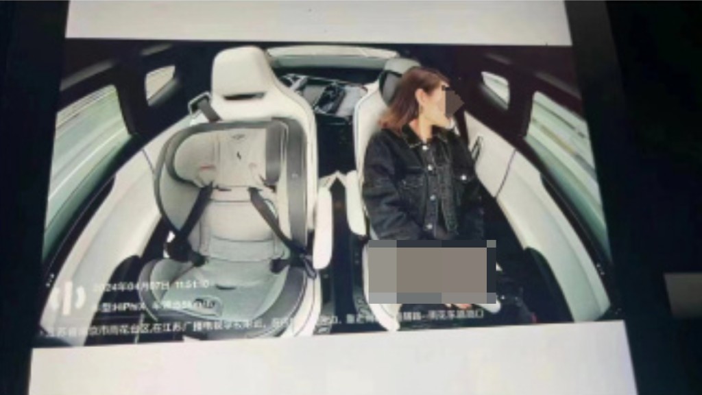 网传一张不雅照，有网民疑是在「高合」电动车内拍摄。
