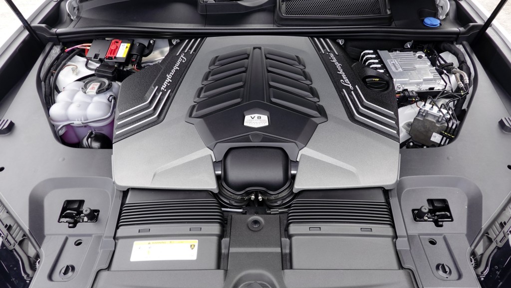 林宝坚尼Lamborghini Urus S经改良4公升V8 Twin-turbo引擎，0至100km/h加速仅3.5秒。