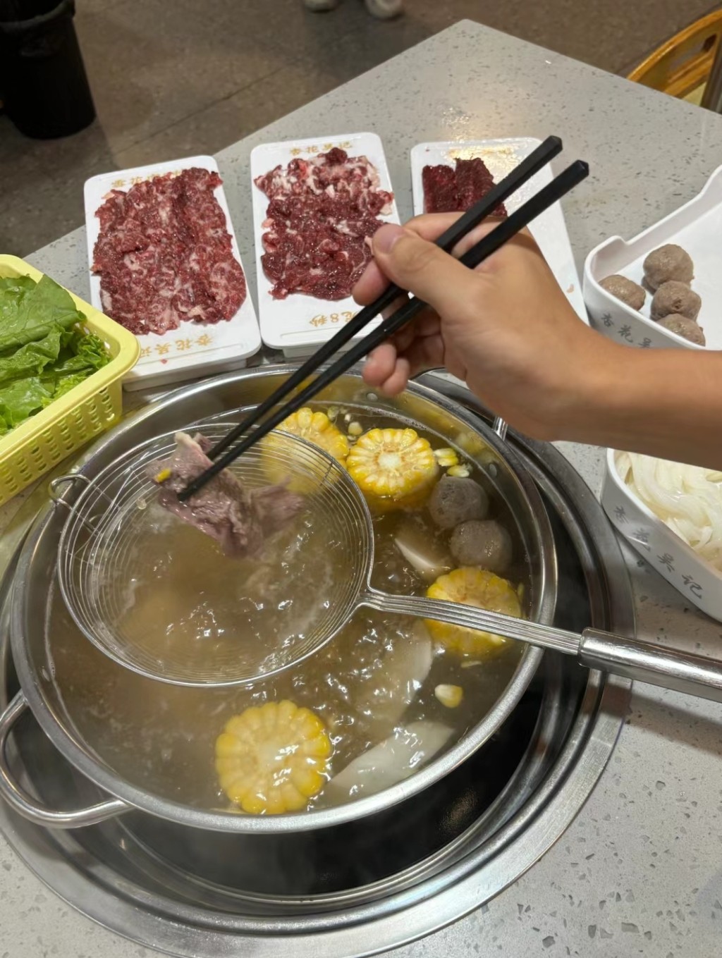 汕頭人氣美食2024｜1. 杏花吳記牛肉火鍋 大部分牛肉最佳時間是涮8秒。（圖片來源：小紅書＠喜歡無需說）