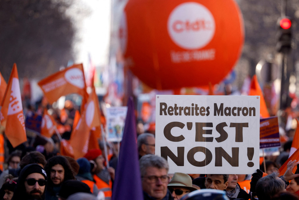法国民众不满改革退休制度罢工抗议 。 REUTERS