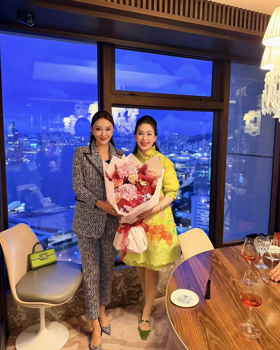 「保險女王」王玉環不但提攜張利華，還設宴為愛將提早慶祝生日。