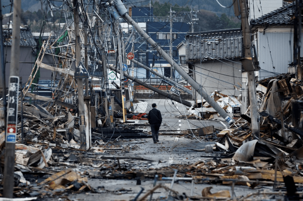 日本地震專家稱，全國至少已有三個縣觀測到地震先兆現象，呼籲大家警惕。路透社