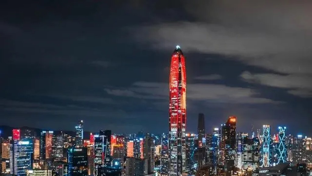 平安國際金融中心，高599.1米，是深圳的地標建築。