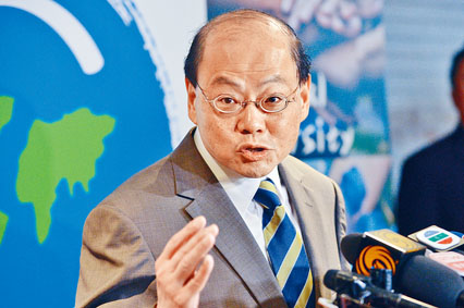 ■曾伟雄认为六‧一二示威，警方当日只是履行职责，克制和被动地使用有需要的武力。