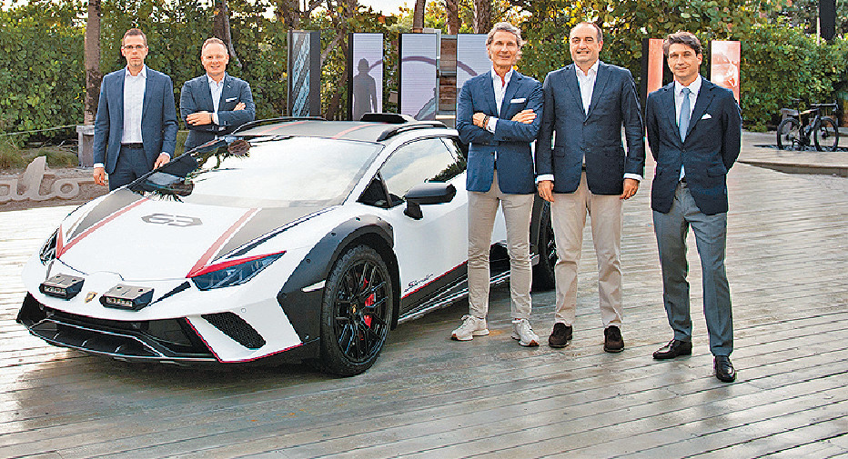 ■林寶堅尼主席Stephan Winkelmann（右三）與領導層出席新車揭幕禮。