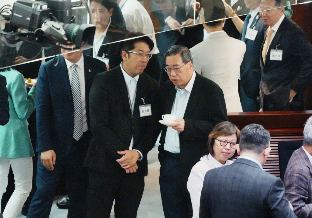 梁君彥與工業界(第一)接班人黃永威交流。 梁君彥與工業界(第一)接班人黃永威交流。