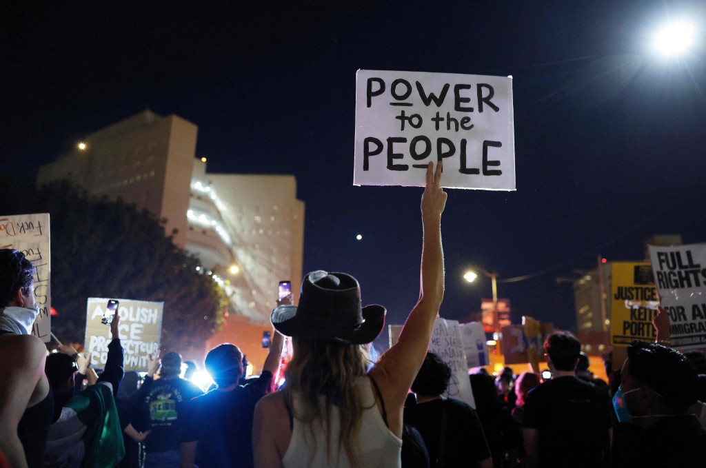 在本月2名美国公民在明尼苏达州被联邦执法人员在执法行动中开枪打死后，共和党与民主党在移民执法问题上分歧加剧。法新社