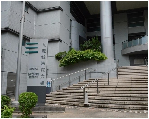 據悉首被告是伊利沙伯醫院護士,次被告則為東區尤德夫人那打素醫院的病人護理助理。