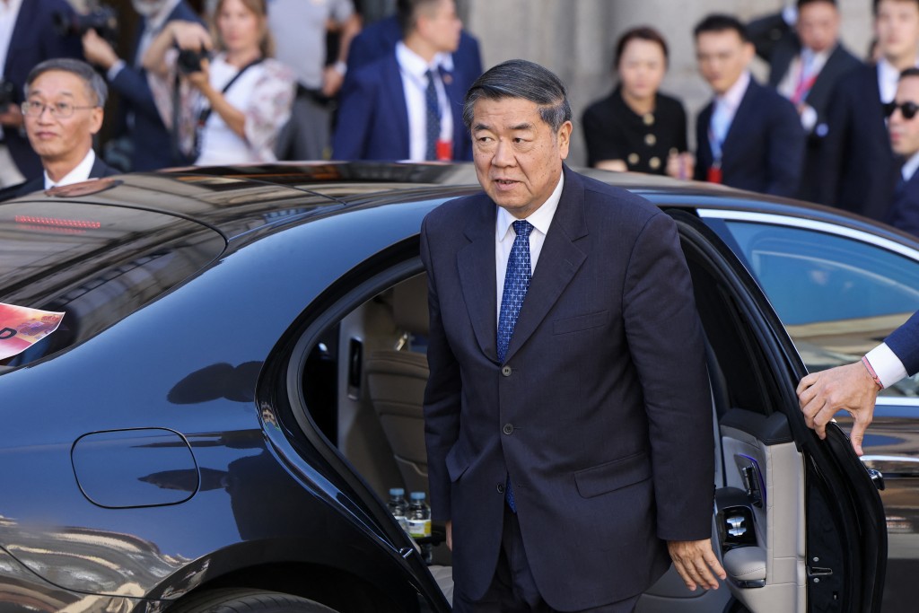 副總理何立峰與美方代表於西班牙馬德里開始舉行會談。法新社