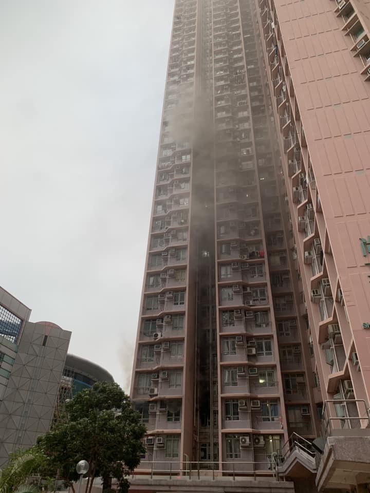 将军澳尚德邨尚真楼一个低层单位发生火警。网上图片
