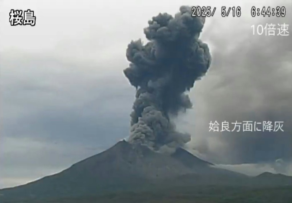 日本鹿兒島縣櫻島火山近日頻繁噴發。 日本鹿兒島縣櫻島火山近日頻繁噴發。