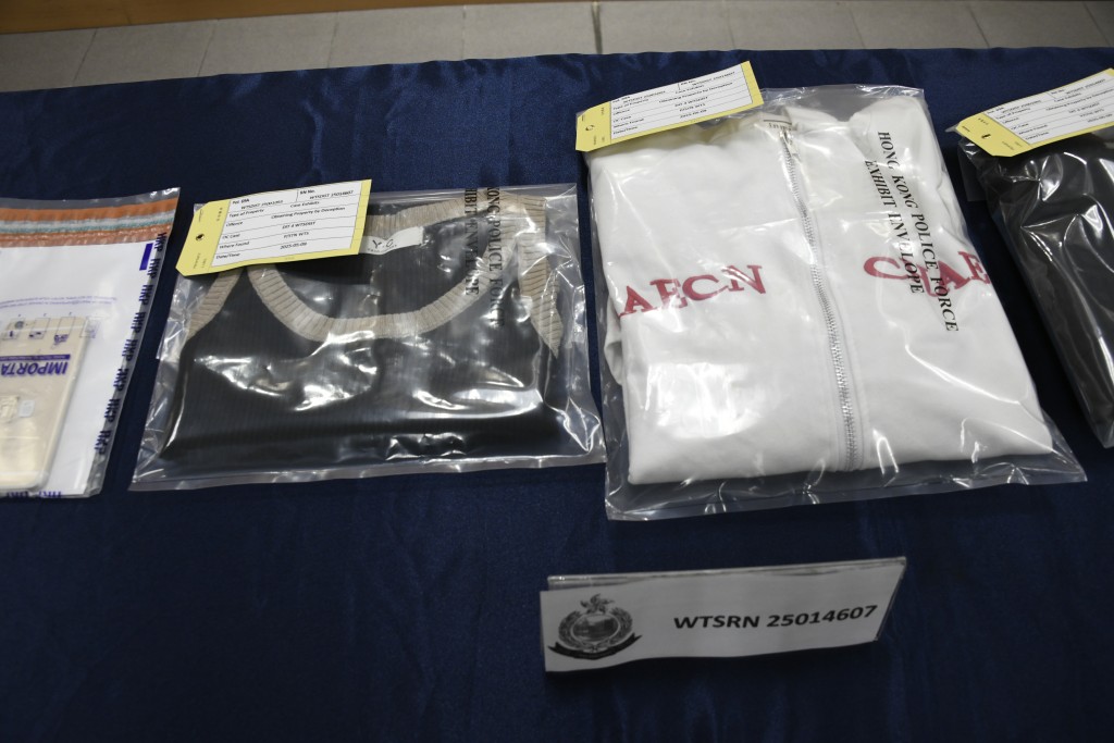 警方展示案中證物。楊偉亨攝