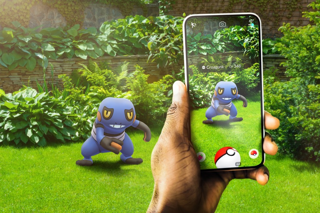 部分人会配合《Pokemon Go》手机app使用，免步行安坐家中透过孵蛋功能自动孵出「神兽」。