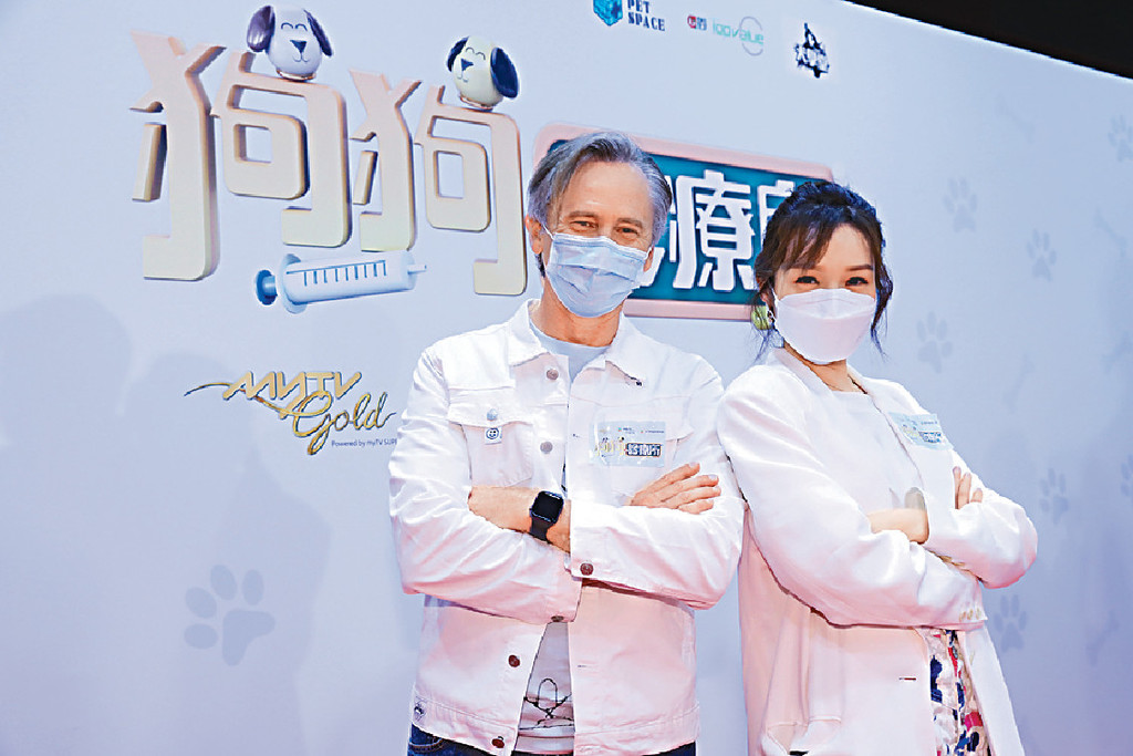 分享心得■《狗狗診療所》主持李佳芯及河國榮昨日出席記者會，分享於節目中學習到的犬隻訓練心得。