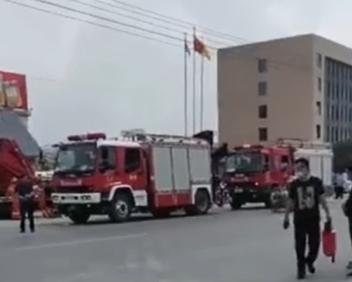多輛救護車接報到場。網圖