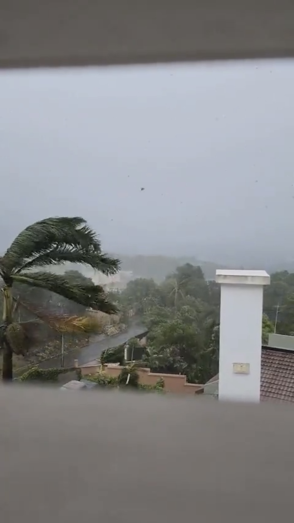 牙买加横风横雨。