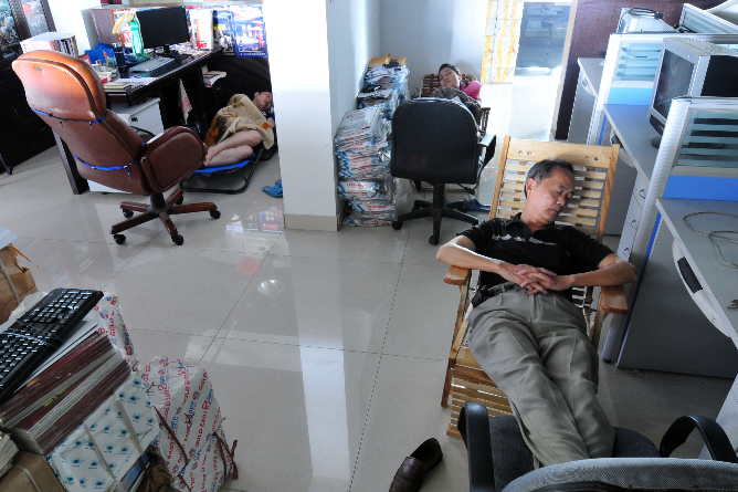 内地学校或办公室也维持午睡的习惯。中新社