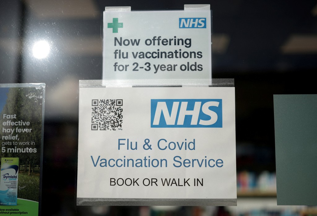 英國各地診所加緊提供流感疫苗注射。路透社
