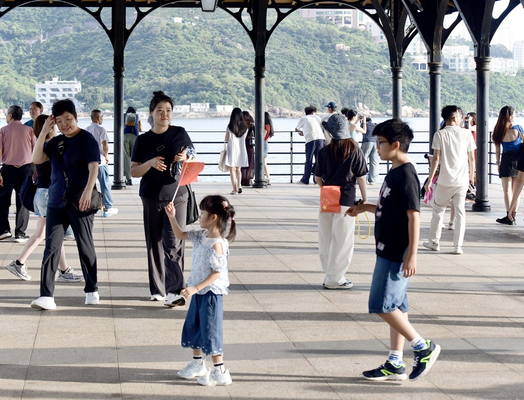 今日在赤柱所見，大部分為內地旅客。