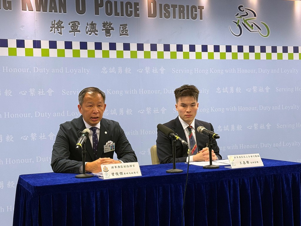 將軍澳警區副指揮官署理高級警司曾俊傑(左)及反三合會行動組偵緝督察王嘉聲。。 將軍澳警區副指揮官署理高級警司曾俊傑(左)及反三合會行動組偵緝督察王嘉聲。。