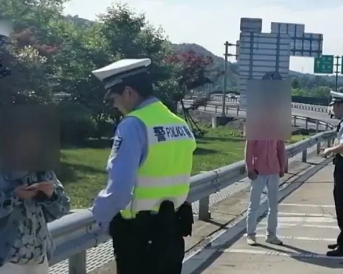 男子求復合遭拒,竟劫持前女友上車。(網圖)