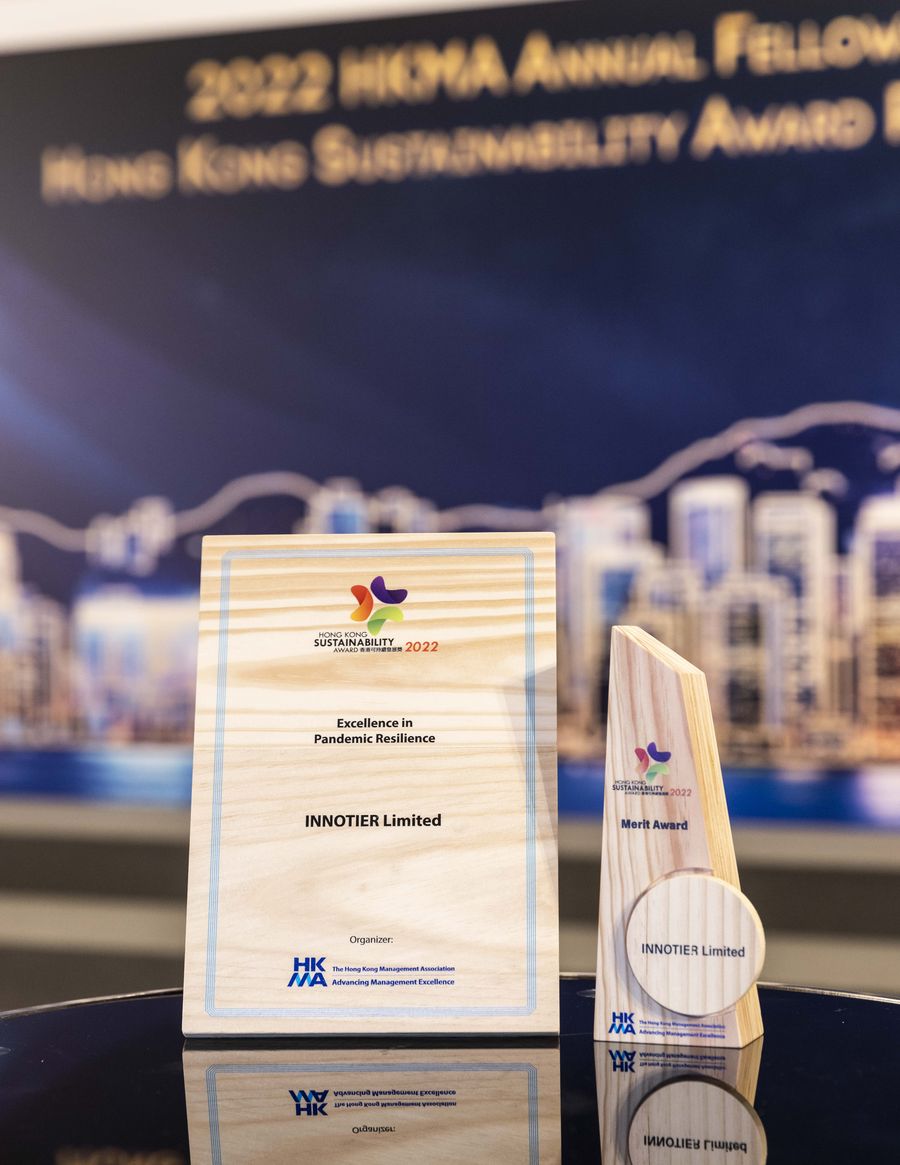 成立短短两年的INNOTIER，不只是UNESCO「可持续发展认证企业」。更夺得由香港管理专业协会颁发的「杰出奖 – 小机构组别」和「最佳抗疫应变奬」。