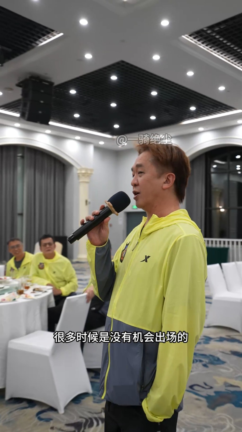 鄧兆尊近日表示，曾意欲離開明星足球隊。