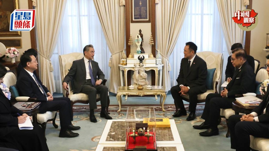 泰國總理阿努廷在曼谷會見中國外長王毅。新華社