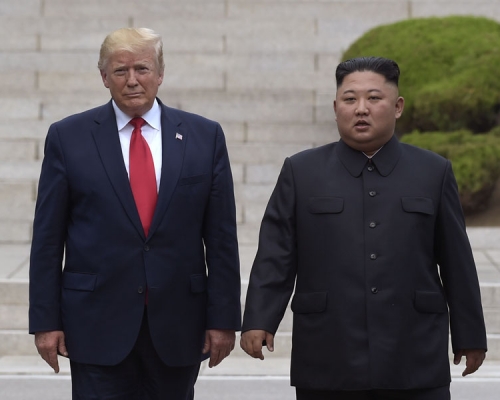 北韓外交部否認領袖金正恩最近曾致函美國總統特朗普,並警告,朝美領袖之間的關係,不可以隨便拿來談論。 AP圖