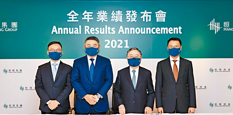 董事長陳啟宗(右二)表示，內房監管措施對恒隆影響不大，反而是低價入市良機。