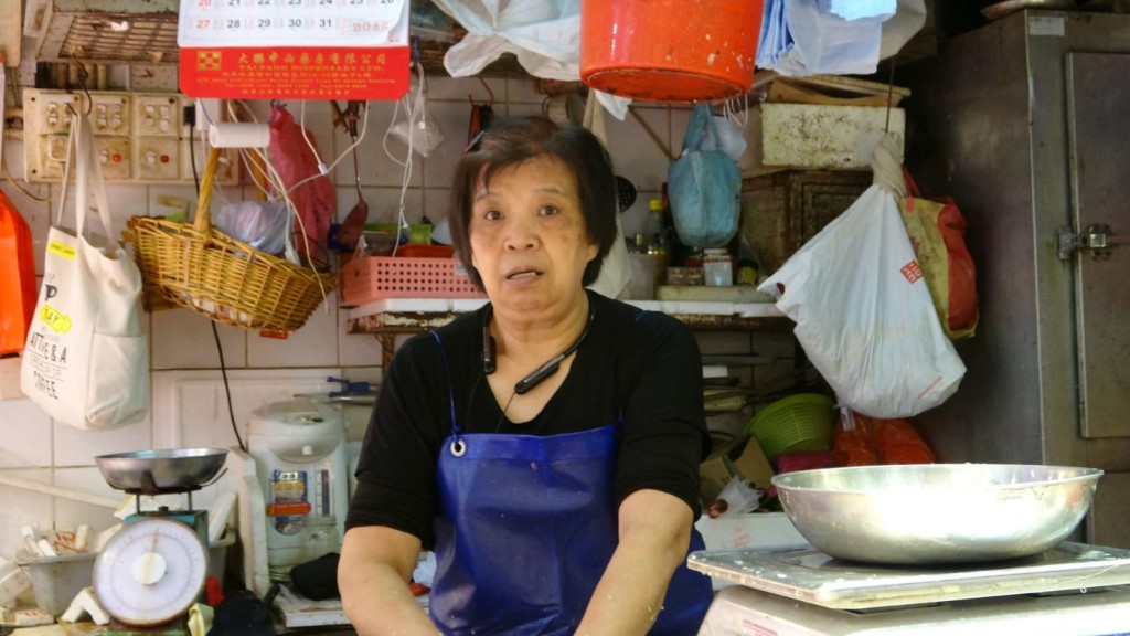 魚檔女負責人劉太稱開業十多年首次遇上爆竊，損失約4000元及一部手推車。 林思明攝