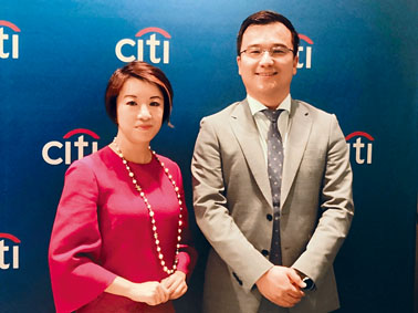 花旗私人银行亚洲投资策略师张敏华（左）及亚洲投资策略主管彭程（右）。