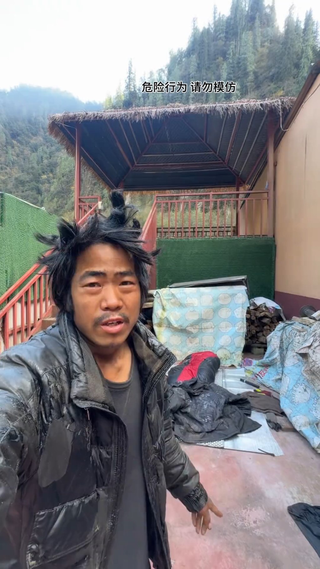 里奇有時要在街頭瞓覺。