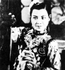 1940年电影《赛金花》：英茵饰演赛金花。