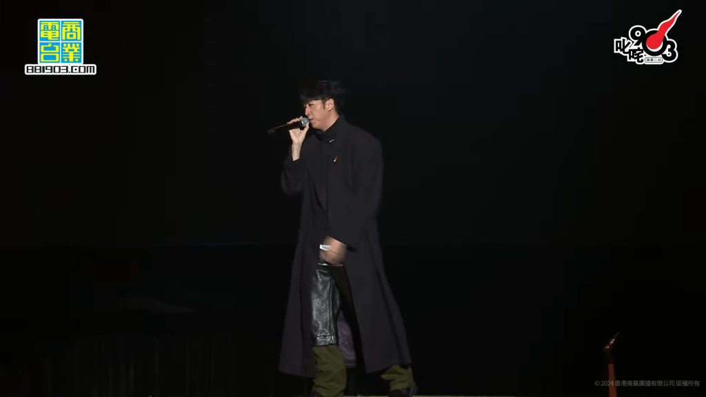 馮允謙演唱《收到收到》。 馮允謙演唱《收到收到》。