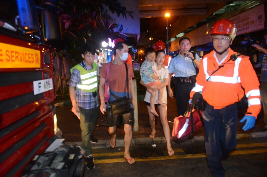 事件中共5人不適送院。