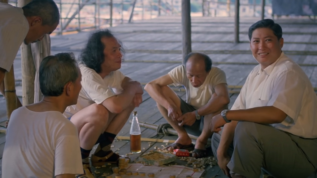 洪金寶（右）1988年主演改編自師傅于占元、以及自己童年經歷的電影《七小福》，再次封帝。
