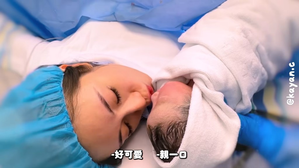 蔡嘉欣錫錫兒子的畫面好治癒。（YouTube頻道《kayan.c》影片截圖）