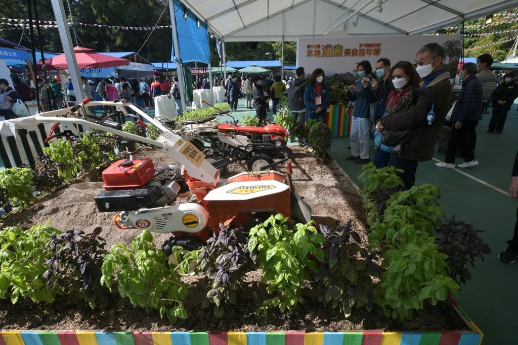 农展区会介绍现代化农场机械和多项种植科技。