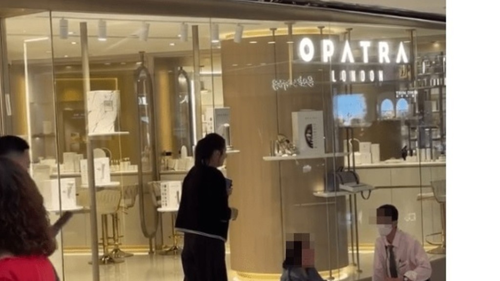 網上流傳片段顯示，OPATRA London沙田新城巿廣場分店8月遭顧客投訴不良營銷。（Threads @jadiswong225）