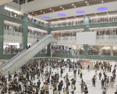 反修例風波期間，沙田新城市廣場有多人聚集。 資料圖片
